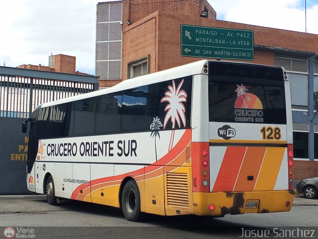 Cruceros Oriente Sur 128 por Josue S�nchez