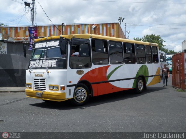 Línea 12 de Octubre 24 por José Dudamel