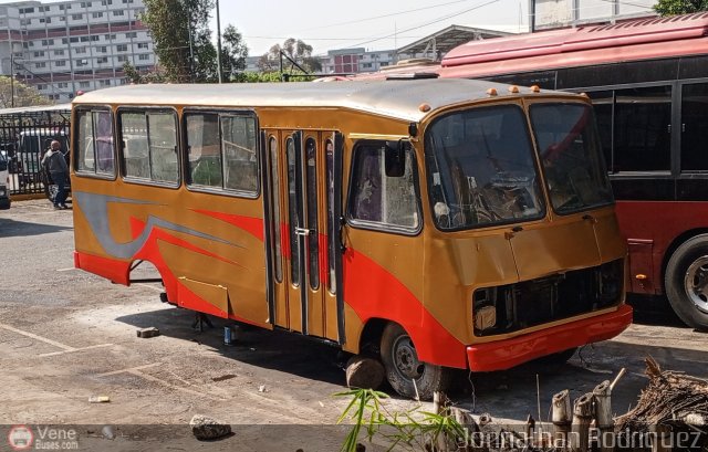 En Chiveras Abandonados Recuperacin Caracas por Jonnathan Rodrguez