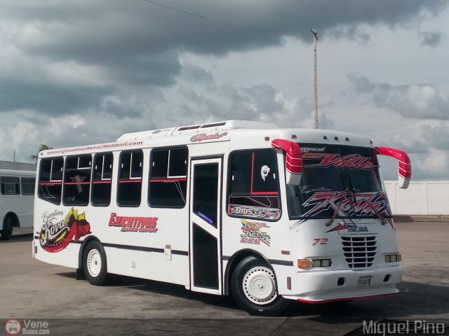 Ejecutivos Kova 072 por Miguel Pino