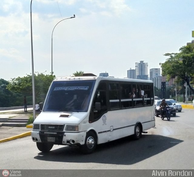 U.C. Los Caminantes 16 por Alvin Rondn