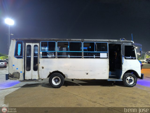 ZU - Los Claveles 94 por Benjamin Magdaniel