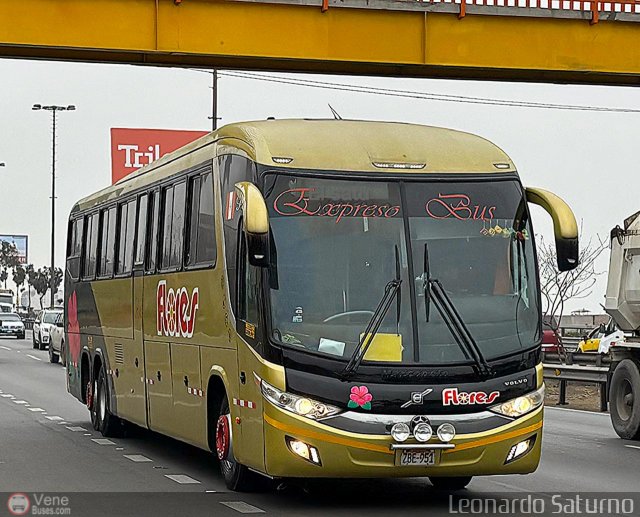 Transporte Flores Hermanos S.R.L 951 por Leonardo Saturno