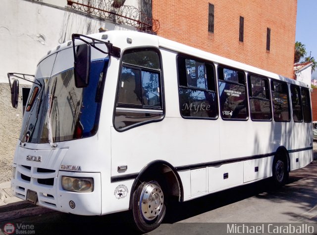 U.C. Caracas - Los Caracas 196 por Michael Caraballo