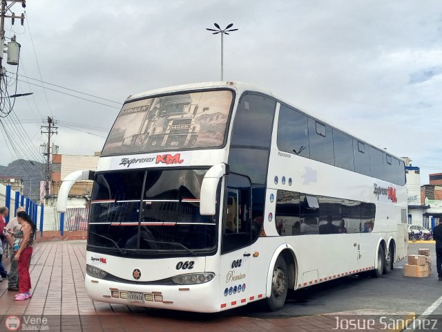 Expresos KM 2015 0062 por Josue Snchez