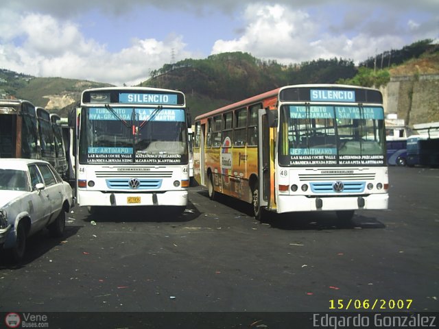 DC - Autobuses de El Manicomio C.A 44-48 por Edgardo Gonzlez