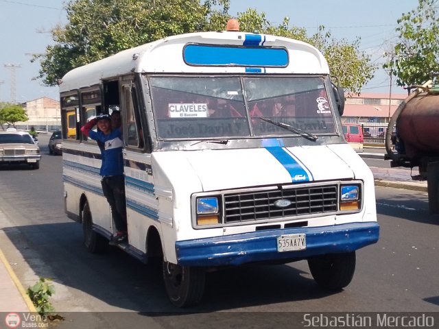 ZU - Los Claveles 62 por Sebastin Mercado