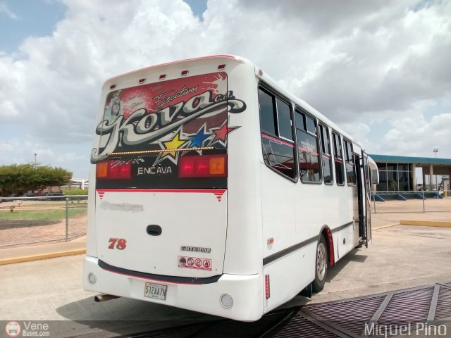 Ejecutivos Kova 078 por Miguel Pino