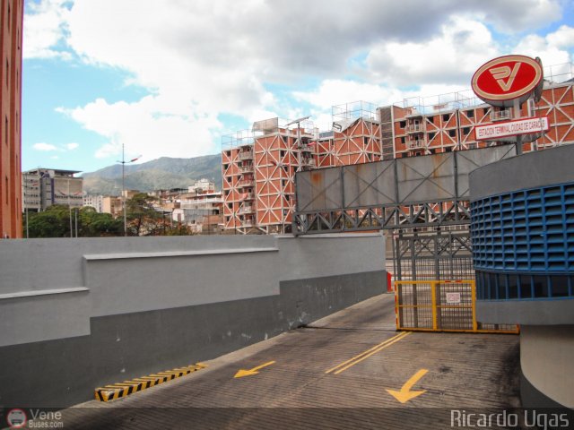 Garajes Paradas y Terminales Caracas por Ricardo Ugas