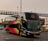 Transportes Cruz del Sur S.A.C. 8232 por Leonardo Saturno