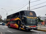 Transportes Cruz del Sur S.A.C. 8208 por Leonardo Saturno