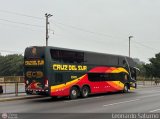 Transportes Cruz del Sur S.A.C. 7140 por Leonardo Saturno
