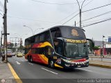 Transportes Cruz del Sur S.A.C. 8222 por Leonardo Saturno